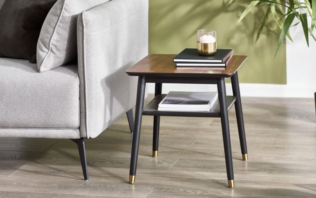 Findlay lamp table roomset