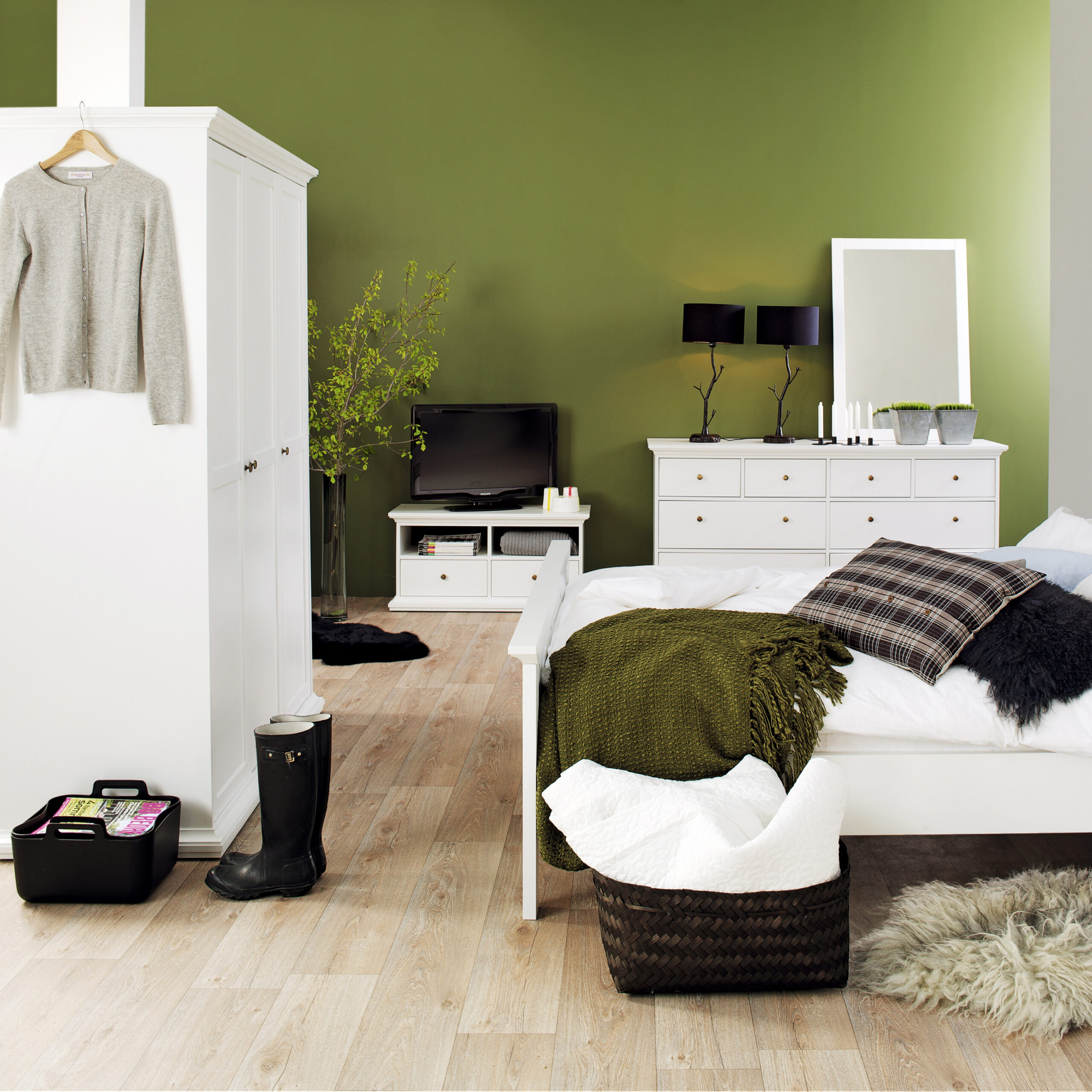 Paris Wardrobe with 3 Doors in White - Image 5